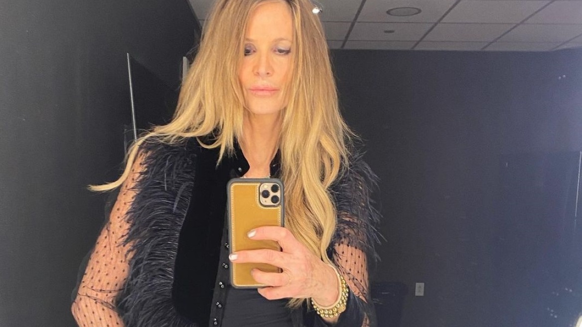 Η 58χρονη Ελ Μακφέρσον όπως δεν την έχετε ξαναδεί: Αμακιγιάριστη σε νέο βίντεο