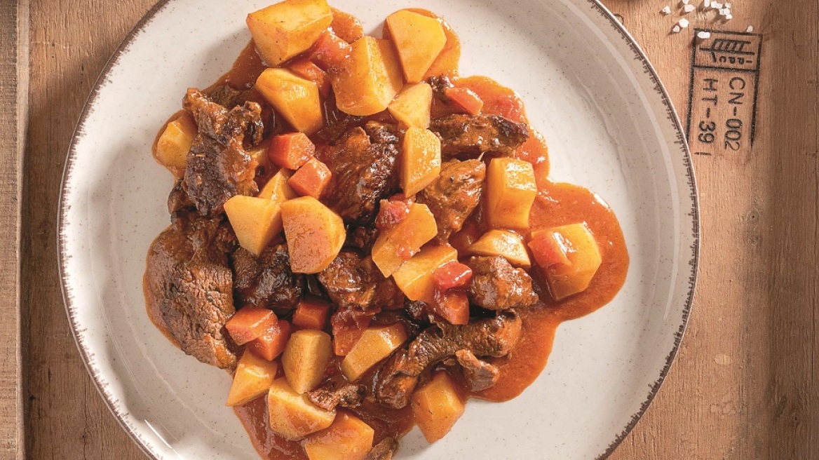 Μοσχαράκι ραγού με πατάτες