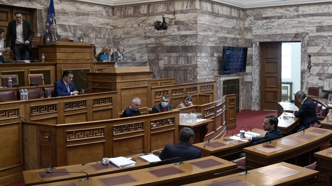 Τραγωδία στα Τέμπη: Ψηφίζουν τα μέτρα στήριξης ΣΥΡΙΖΑ, ΠΑΣΟΚ και Ελ. Λύση