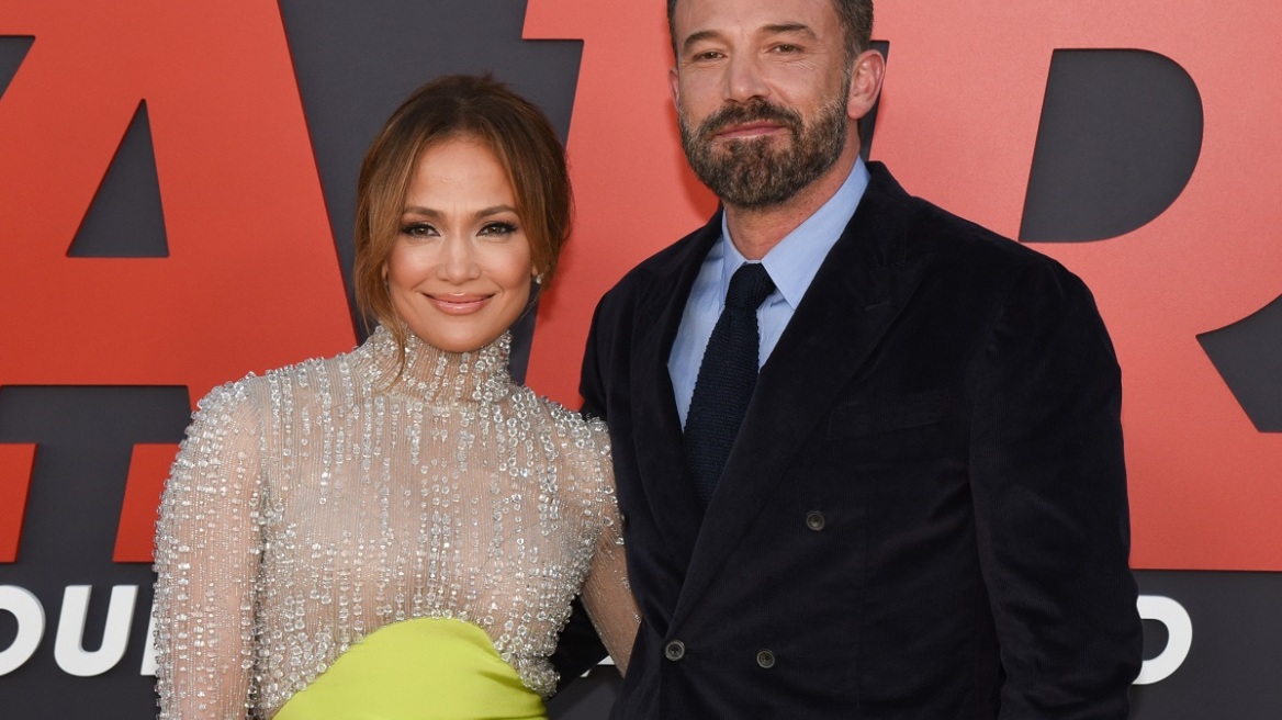 Η Τζένιφερ Λόπεζ φόρεσε το neon trend σε έναν ανατρεπτικό συνδυασμό