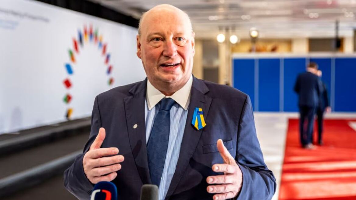 Κομισιόν - Politico: Παραιτείται ο επικεφαλής μεταφορών μετά τις αποκαλύψεις για δωρεάν ταξίδια στο Κατάρ