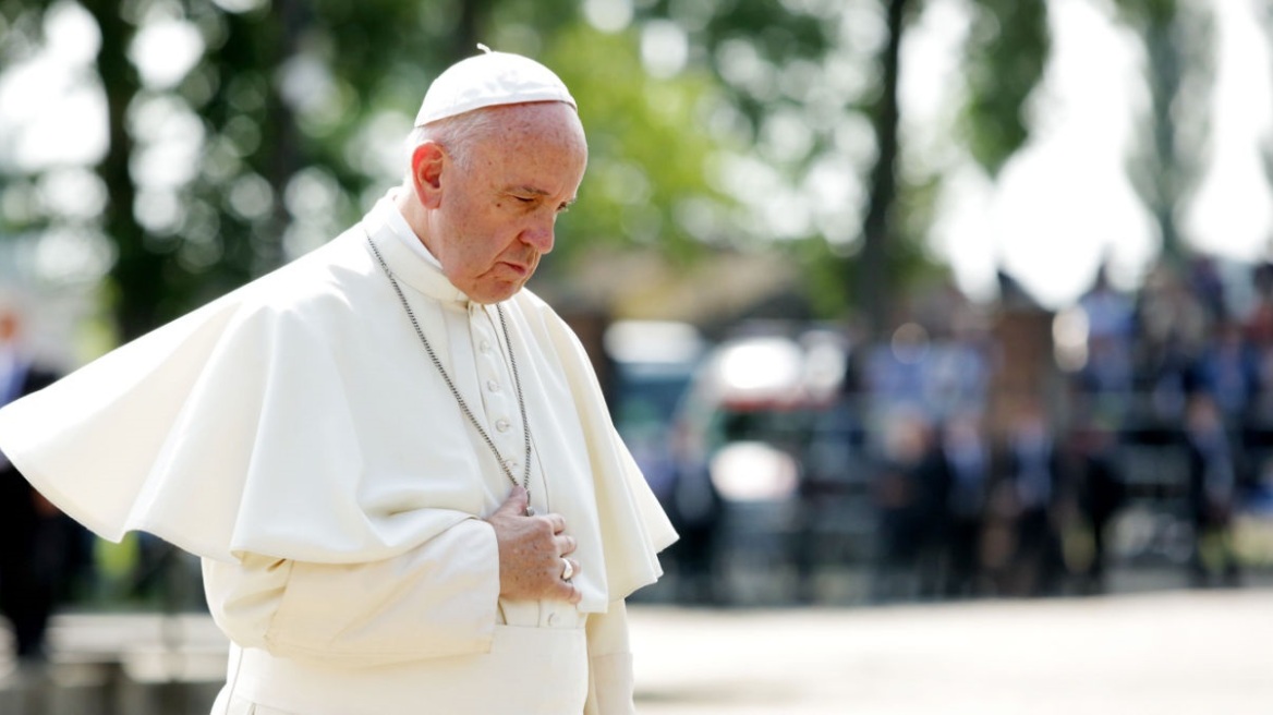 Πάπας Φραγκίσκος: Παραμένει στο νοσοκομείο – Πιθανόν να λείπει από τη λειτουργία την Κυριακή των Βαΐων