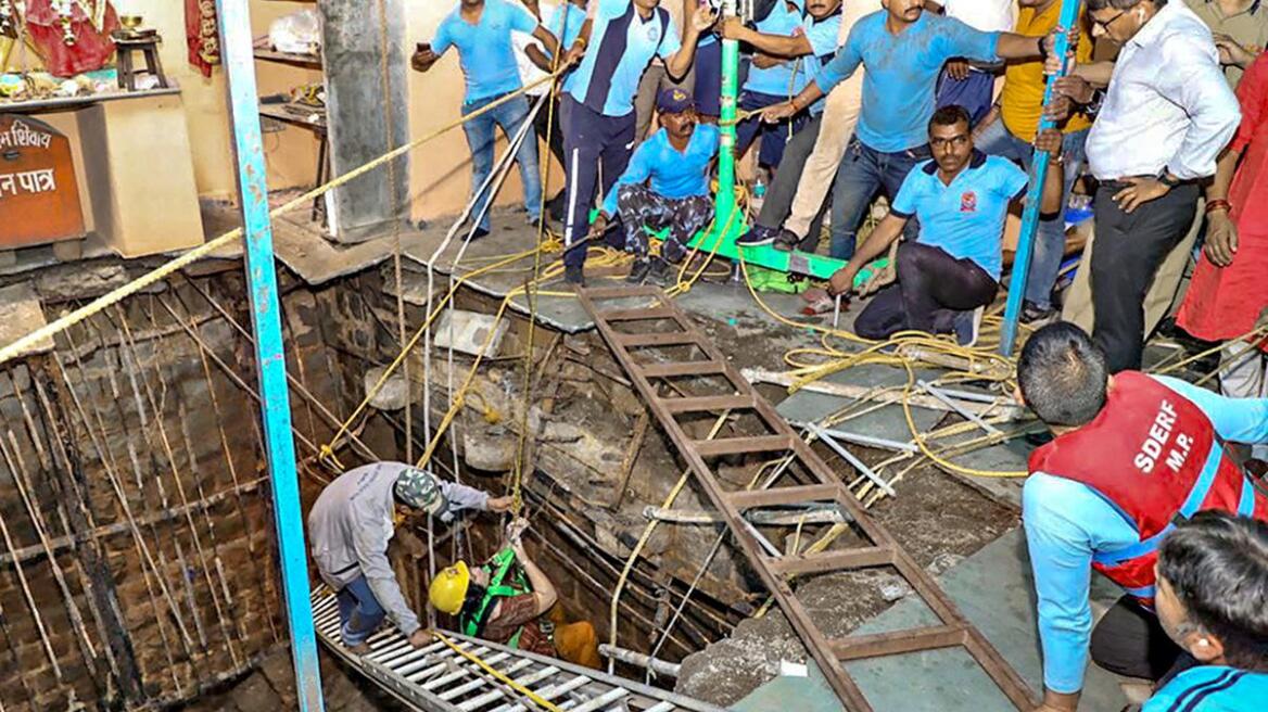 Ινδία: Στους 35 οι νεκροί από την κατάρρευση δαπέδου σε ινδουιστικό ναό