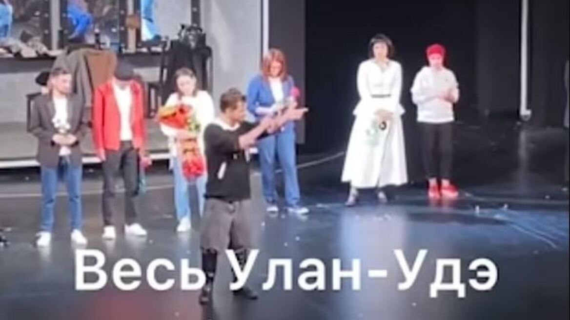 Ρώσος ηθοποιός έκοψε τις φλέβες στη σκηνή - Κατήγγειλε bullying γιατί ήταν κατά της εισβολής στην Ουκρανία