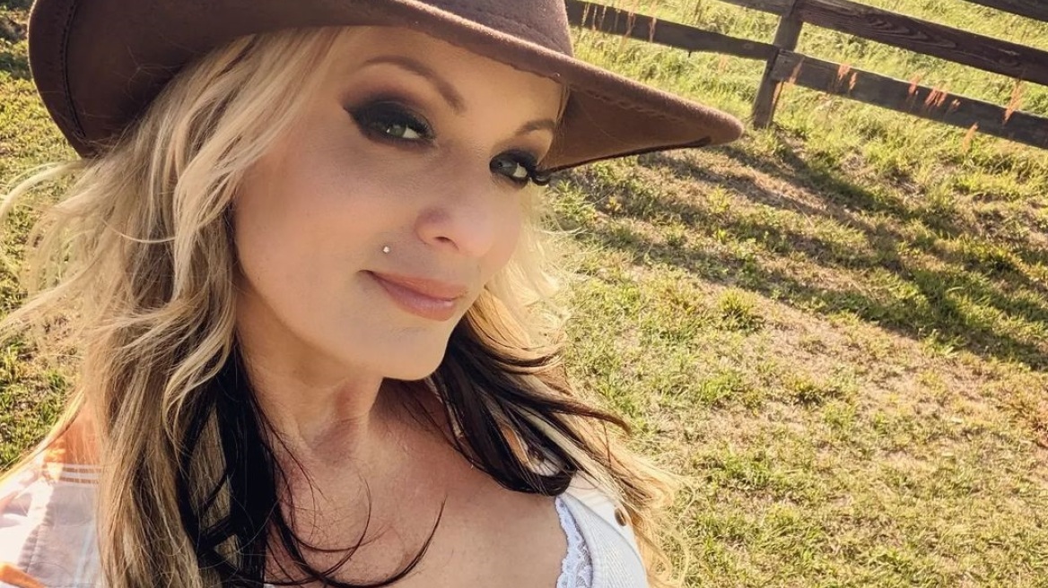 Ποια είναι η Stormy Daniels που στέλνει στα δικαστήρια τον Donald Trump
