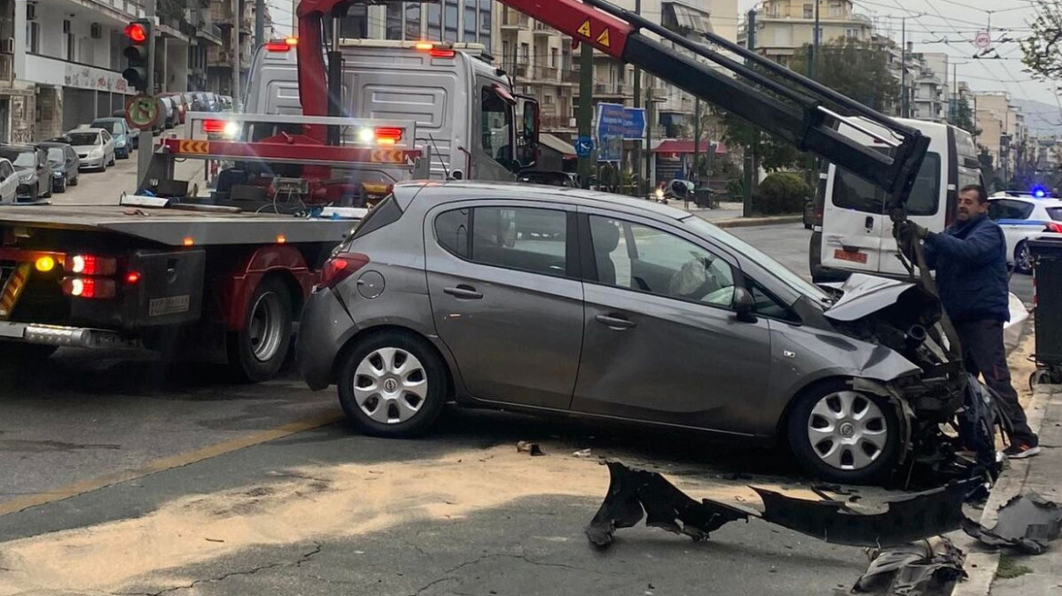 Τροχαίο στη λεωφόρο Αλεξάνδρας: Βίντεο από τη στιγμή της σύγκρουσης των δύο ΙΧ
