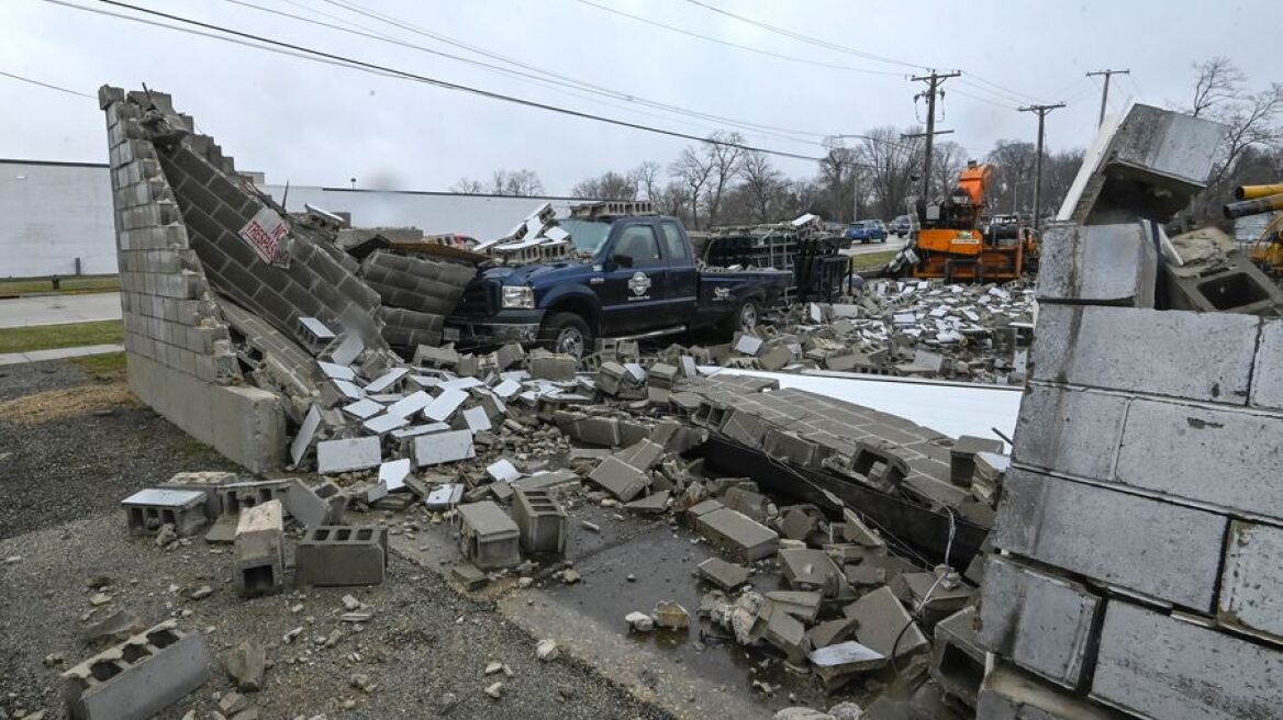 ΗΠΑ: Στους 32 οι νεκροί από το σαρωτικό «χτύπημα» των ανεμοστρόβιλων - Δείτε βίντεο