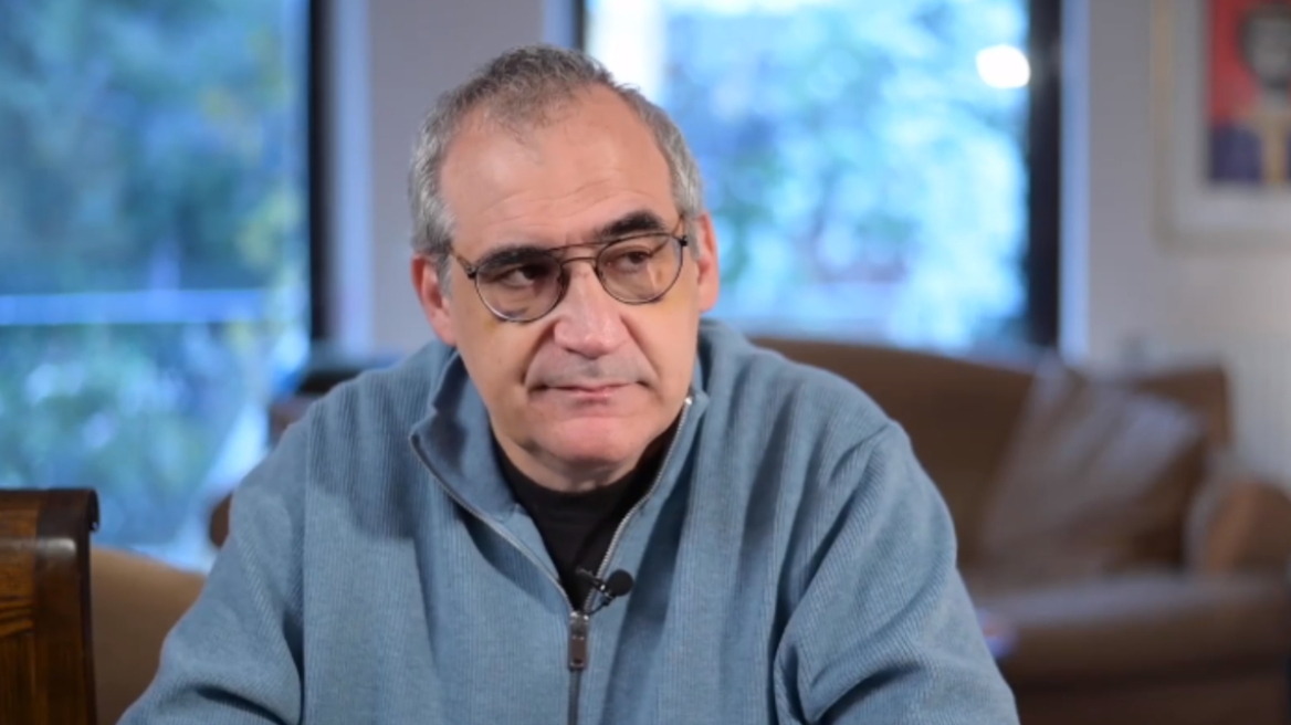 Ο αρχαιολόγος που έπεσε θύμα ξυλοδαρμού στη Μύκονο περιγράφει την επίθεση που δέχθηκε - Δείτε βίντεο