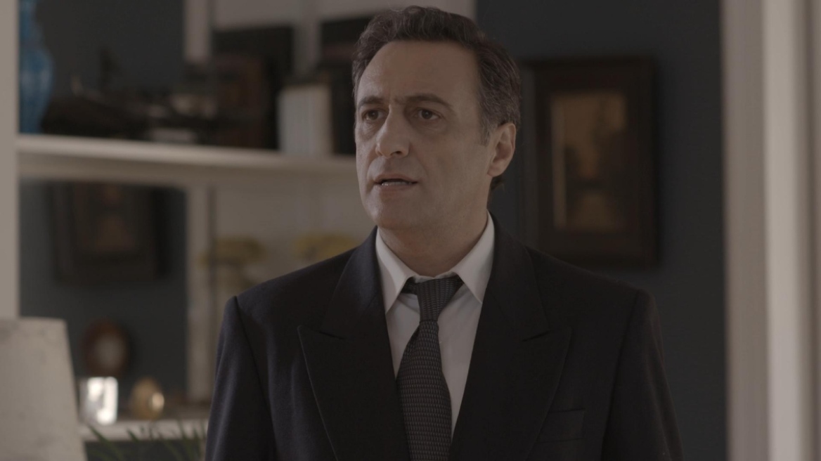 Ο Παράδεισος των κυριών: Ο Αποστόλης δίνει τα χέρια με τον Ντίνο