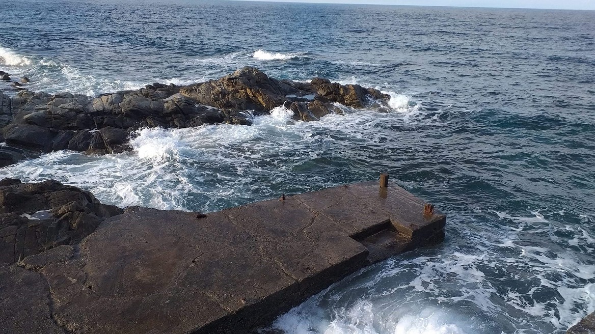 Διασώθηκε οικογένεια Αυστριακών στον κόλπο του Αγίου Όρους - Ανατράπηκε το ταχύπλοό τους