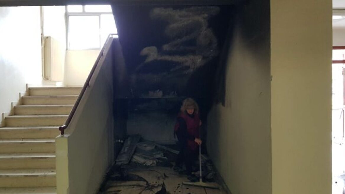 Κοζάνη: Φωτιά στο ισόγειο του 3ου ΓΕΛ Κοζάνης - Πρόλαβαν και βγήκαν έξω οι μαθητές
