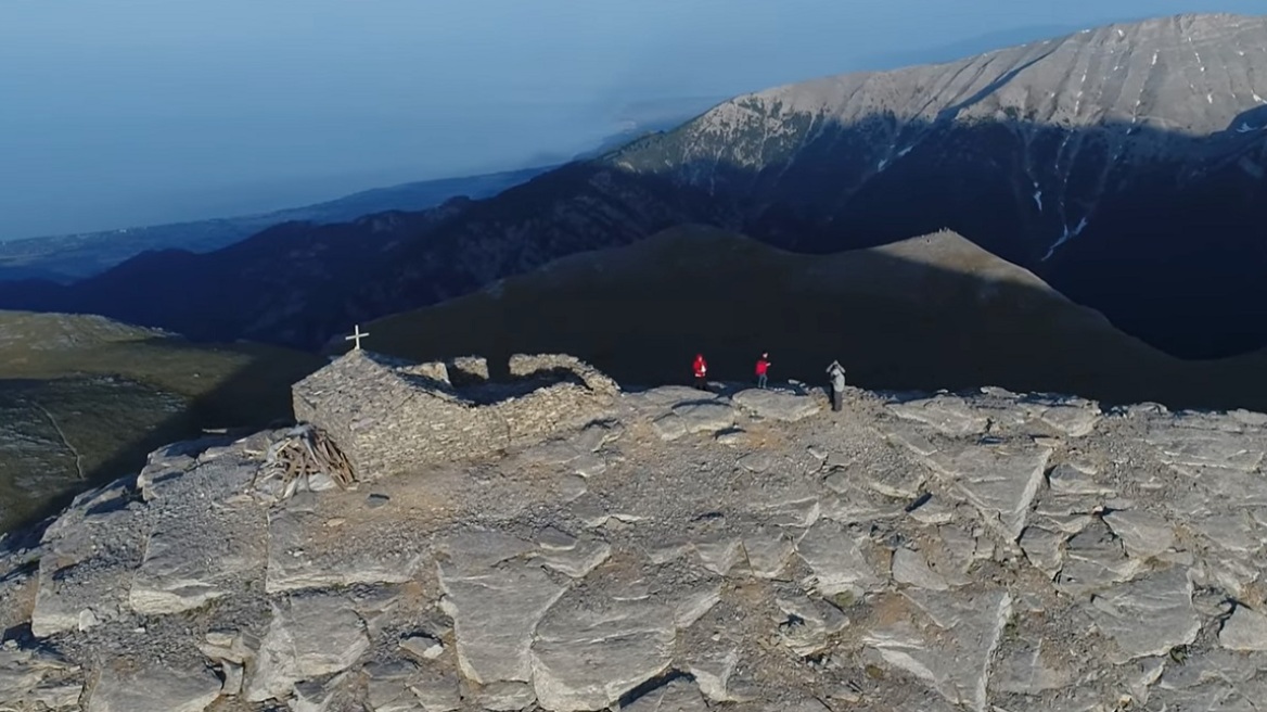 Εντυπωσιακό βίντεο: Δείτε το εξωκκλήσι του Προφήτη Ηλία στον Όλυμπο σε υψόμετρο 2.803 μέτρων