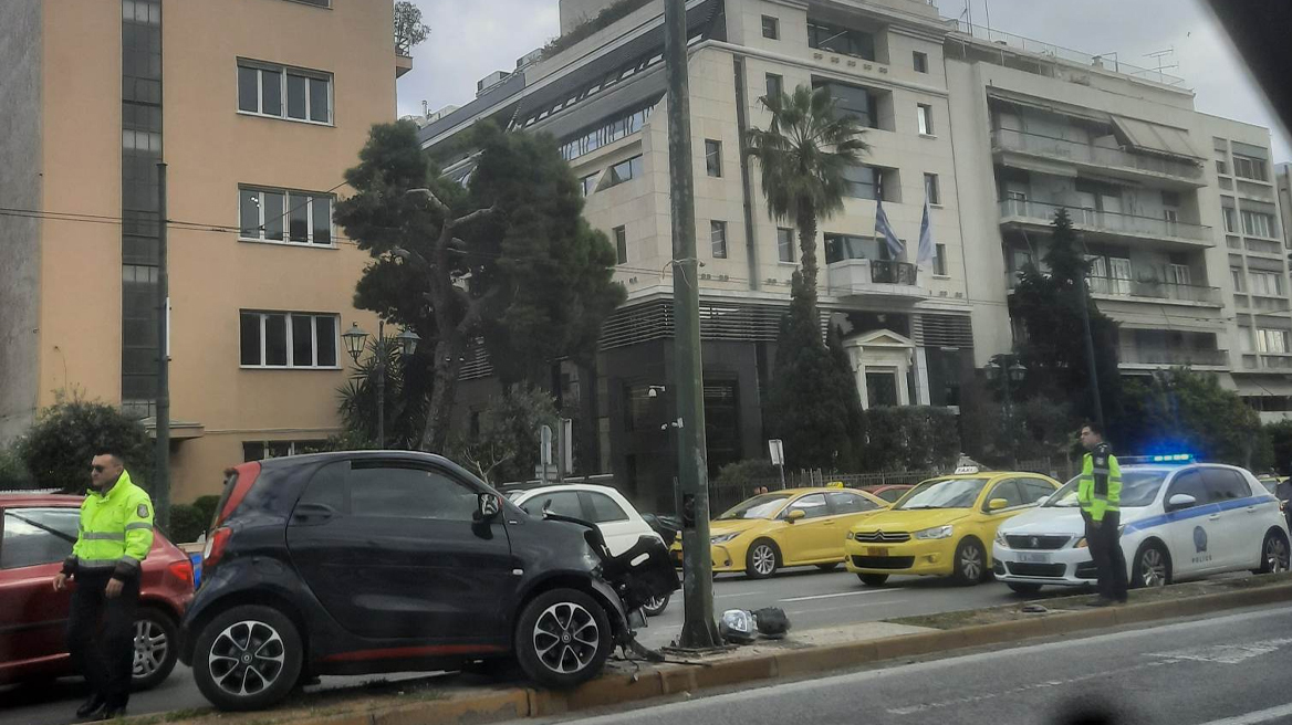 Τροχαίο ατύχημα στην άνοδο της Βασιλίσσης Σοφίας - Αυξημένη η κίνηση στους δρόμους, live εικόνα