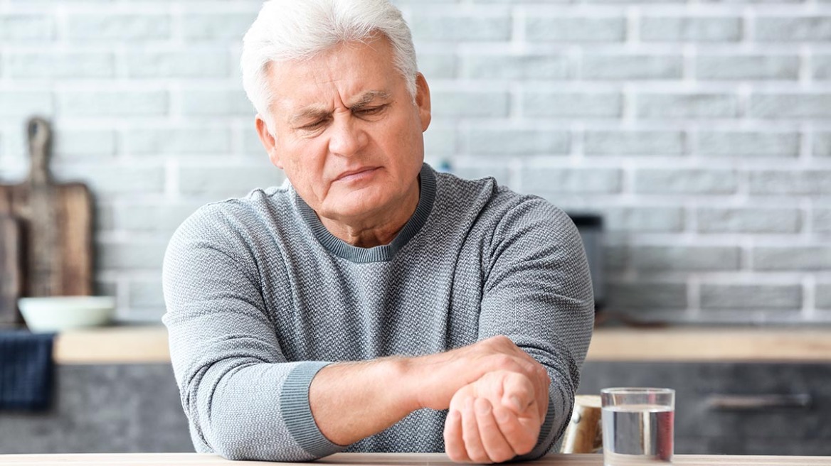 Νόσος Πάρκινσον: Τα πρώιμα συμπτώματα – Η επικίνδυνη ηλικία