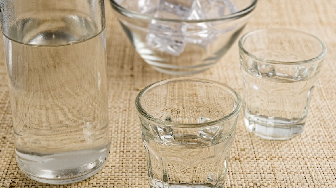 Το τσίπουρο παίρνει τη θέση που του αρμόζει και στο Πασχαλινό τραπέζι