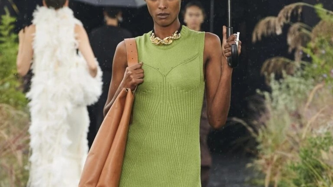 Oι oversized τσάντες επιστρέφουν για την άνοιξη του 2023