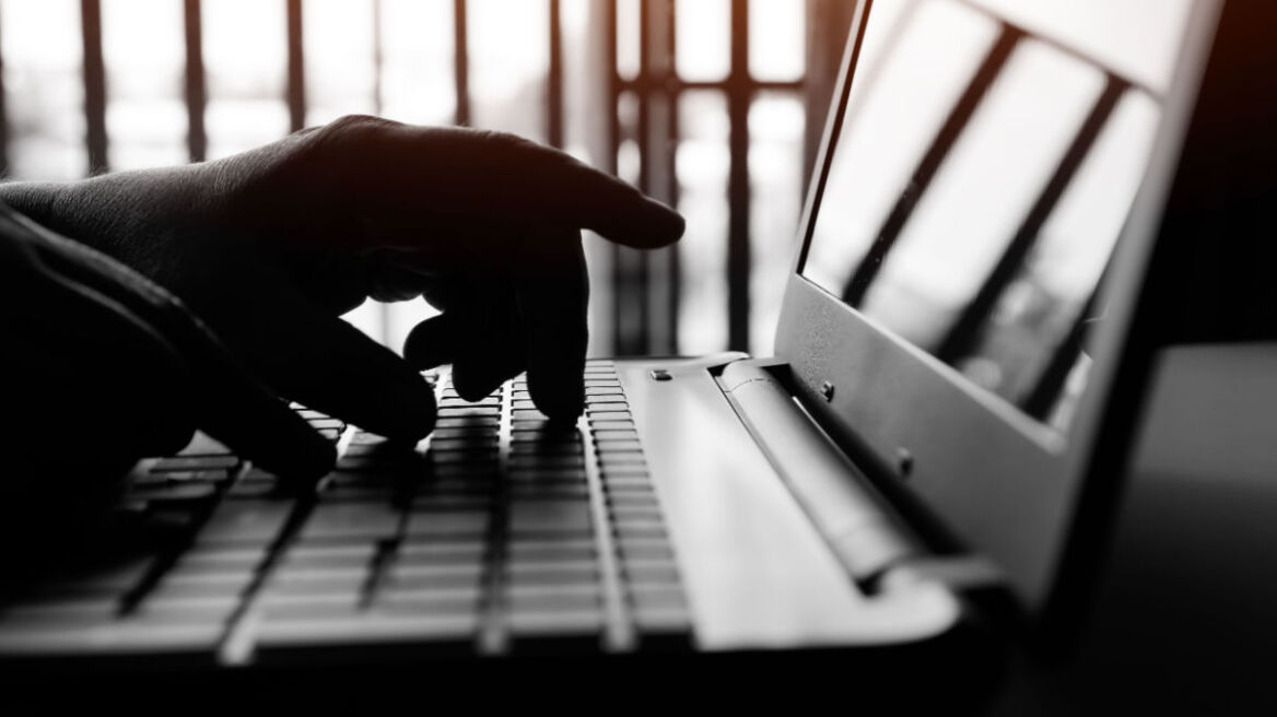 Υπόθεση revenge porn στη Λάρισα: Οι δράστες «παγίδευαν» τα θύματα μέσω social media