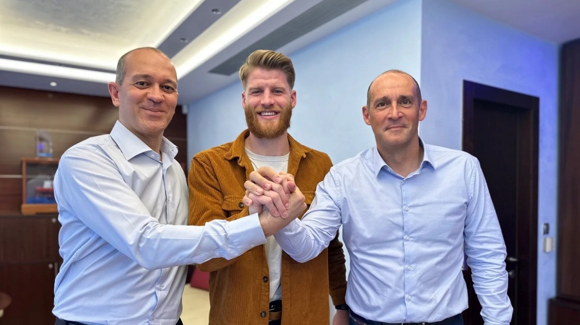 Ολυμπιακός: Ο Τόμας Γουόκαπ ανανέωσε για άλλα 4 χρόνια, προσπαθώντας... να παραγγείλει χταπόδι