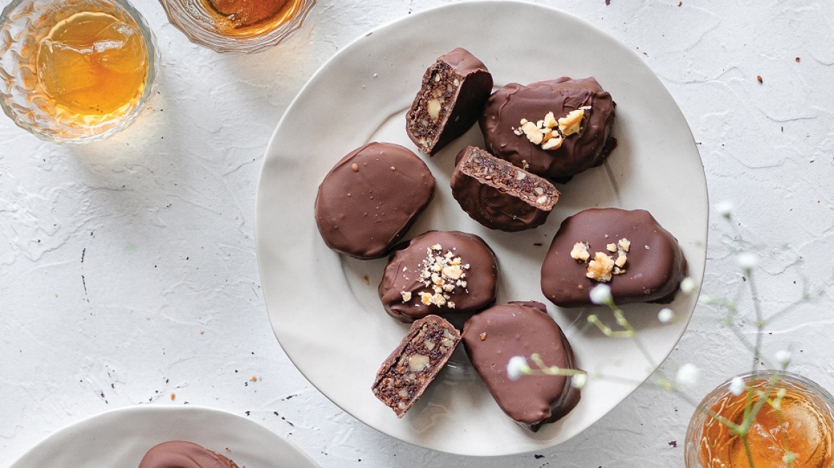 Καριόκες με τσουρέκι