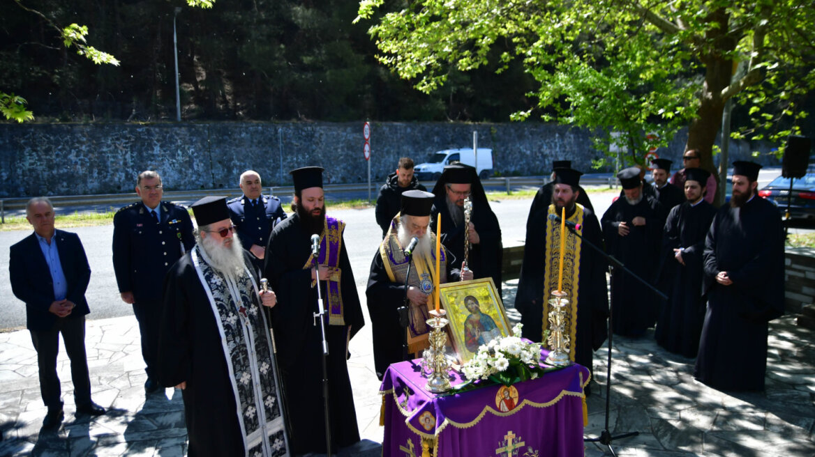Τέμπη: 20 χρόνια από την τραγωδία με τους 21 μαθητές - Έγινε σήμερα το ετήσιο μνημόσυνο