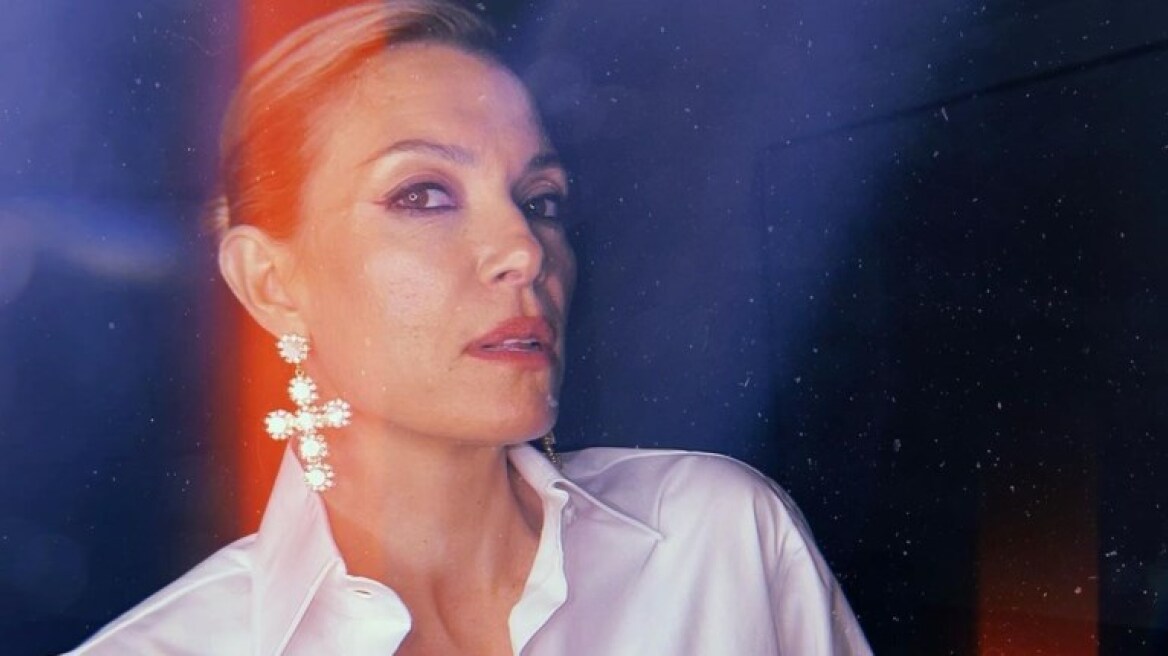 Βίκυ Καγιά: Το άνετο στυλ της σε βόλτα στο κέντρο της Αθήνας