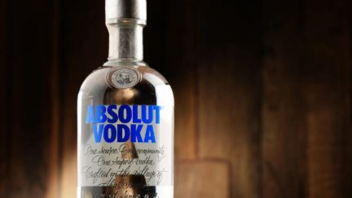 Πόλεμος στην Ουκρανία: Σταματούν οι εξαγωγές της βότκας Absolut στη Ρωσία