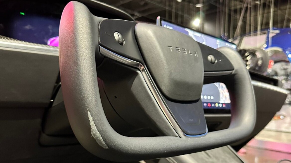 Αναβάθμιση για το τιμόνι της Tesla