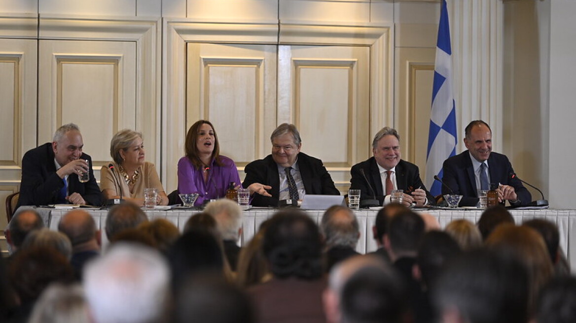 Ο «Κύκλος Ιδέων» για τις εκλογές του Μαΐου: Συνεργασίες, Κασιδιάρης και λίστα στο τραπέζι της συζήτησης (βίντεο)