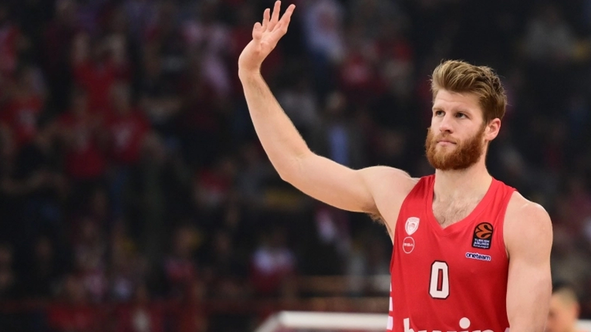 Γουόκαπ: Επισήμως Έλληνας πολίτης - Δείτε βίντεο