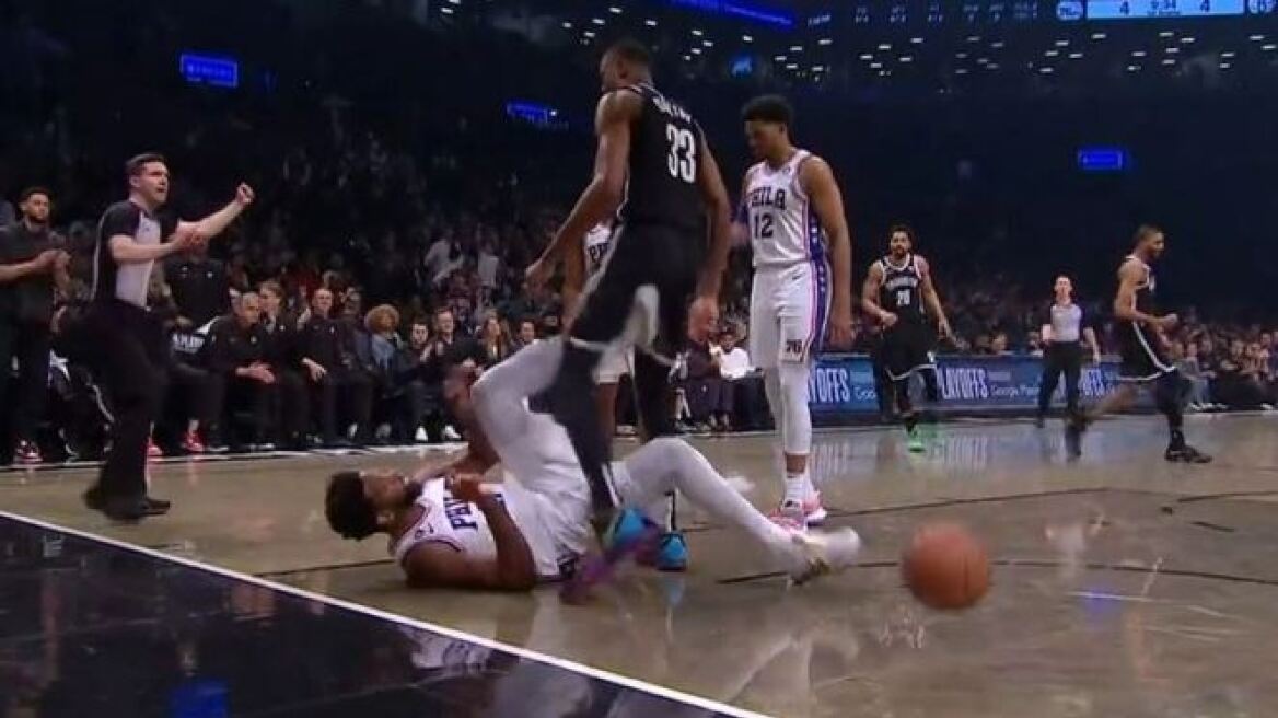 Τζόελ Εμπίντ: Κλώτσησε τον Κλάξτον των Νετς αλλά δεν αποβλήθηκε