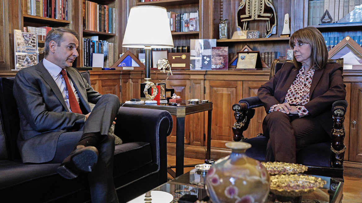 Αύριο στις 11.00 η συνάντηση Μητσοτάκη - Σακελλαροπούλου για την προκήρυξη των εκλογών