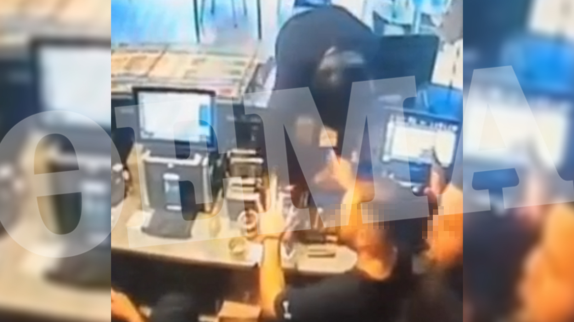 Ληστεία στο Αιγάλεω: Απείλησαν με χαντζάρα τον υπάλληλο του πρακτορείου - Βίντεο ντοκουμέντο