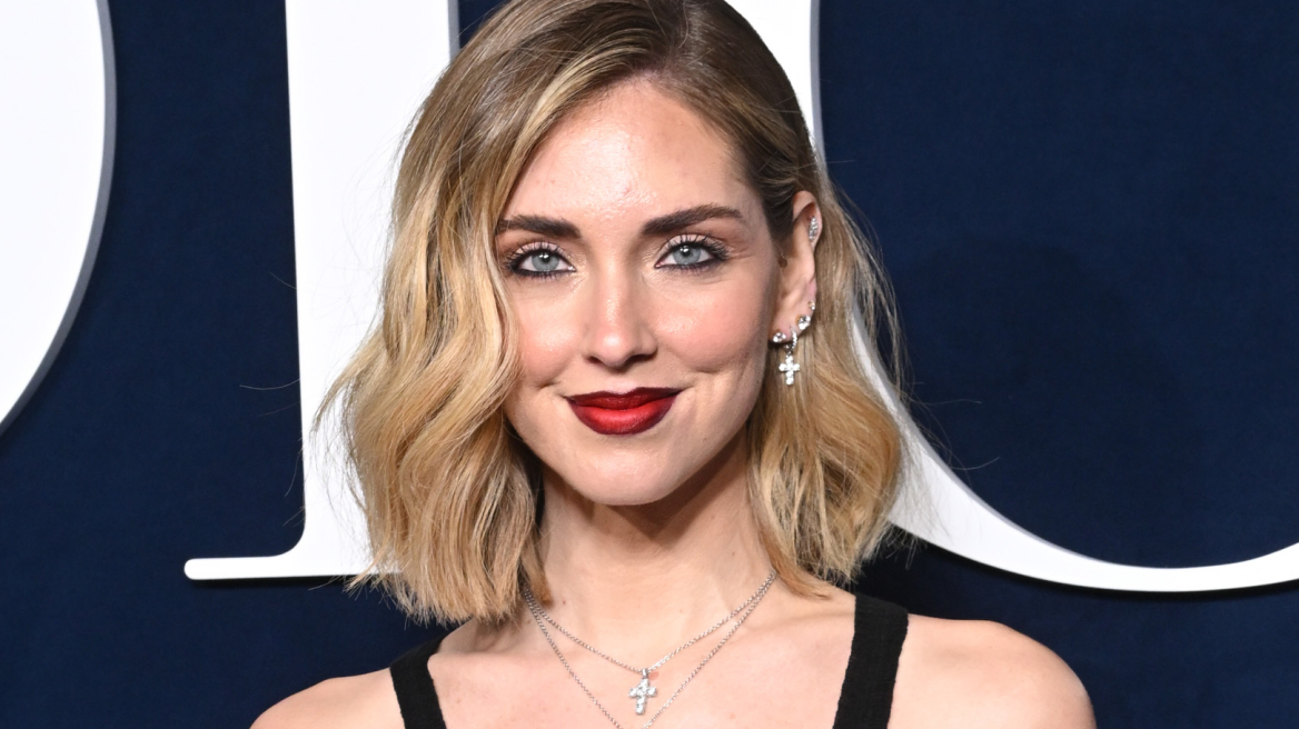 Η Κιάρα Φεράνι με 6 χτενίσματα που μπορείτε να κάνετε σε καρέ μαλλιά