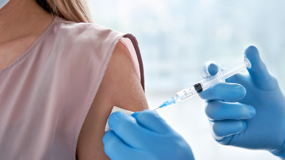 ΕΟΦ: Tι έδειξαν οι «Κίτρινες Κάρτες» για τα εμβόλια κατά του κορωνοϊού