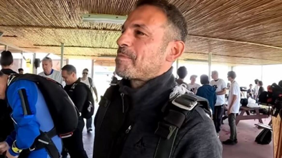  Ντέμης Νικολαΐδης: Ελεύθερη πτώση με αλεξίπτωτο από τα 14.000 πόδια 