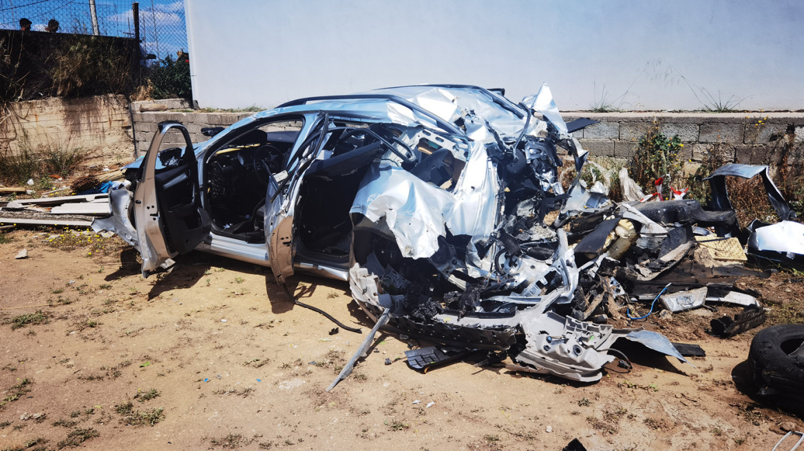 Ασπρόπυργος: Ανατίναξαν σταθμευμένο αυτοκίνητο σε κεντρικό δρόμο - Δείτε φωτογραφίες