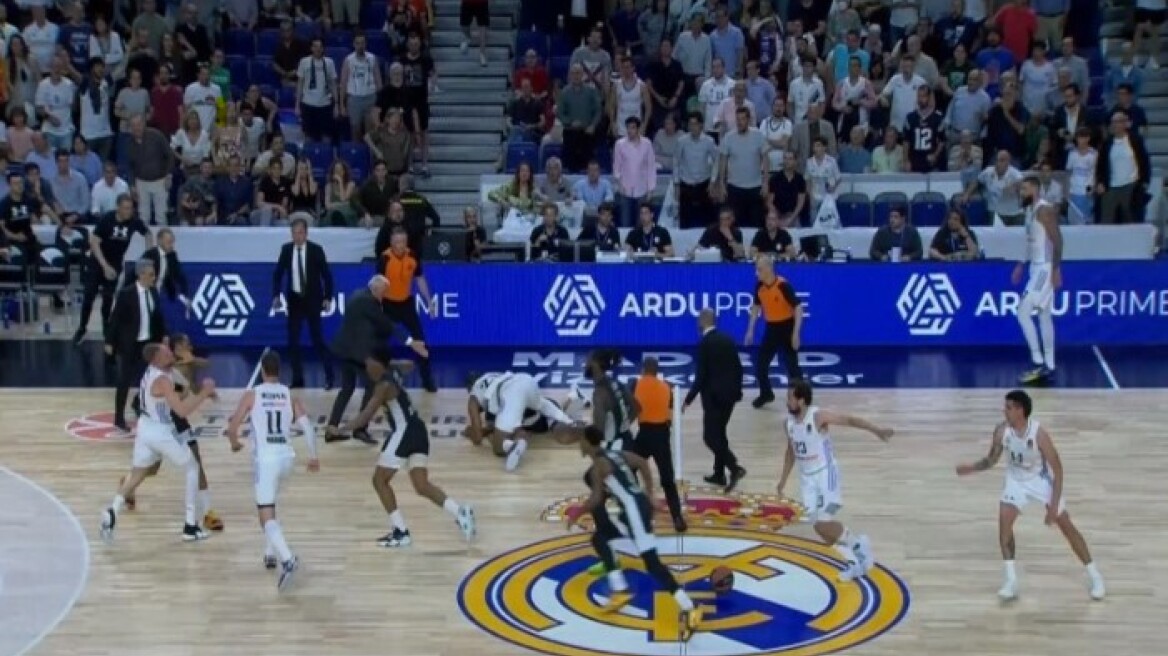 Euroleague: Απίστευτο ξύλο και οριστική διακοπή στον αγώνα Ρεάλ-Παρτιζάν - Δείτε βίντεο