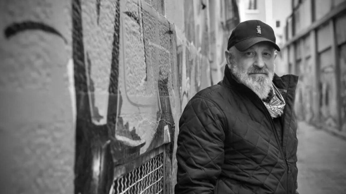 Γρηγόρης Καραντινάκης στο Marie Claire: «Ο παππούς μου ήταν πρόσφυγας από το Αϊβαλί, αυτή η απώλεια τον έριξε στο ποτό»