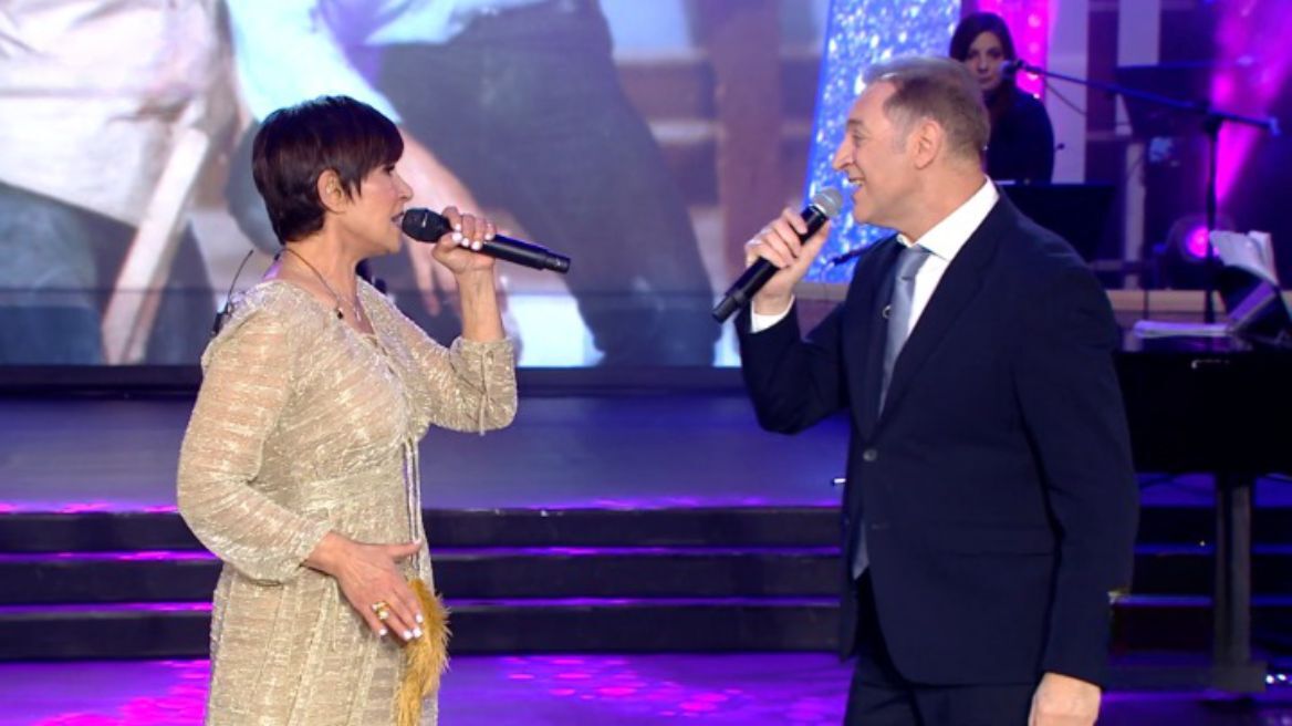 Σπίτι με το MEGA: Η Κωνσταντίνα και ο Γεράσιμος Ανδρεάτος ερμηνεύουν το «Η αγάπη θέλει δύο» 