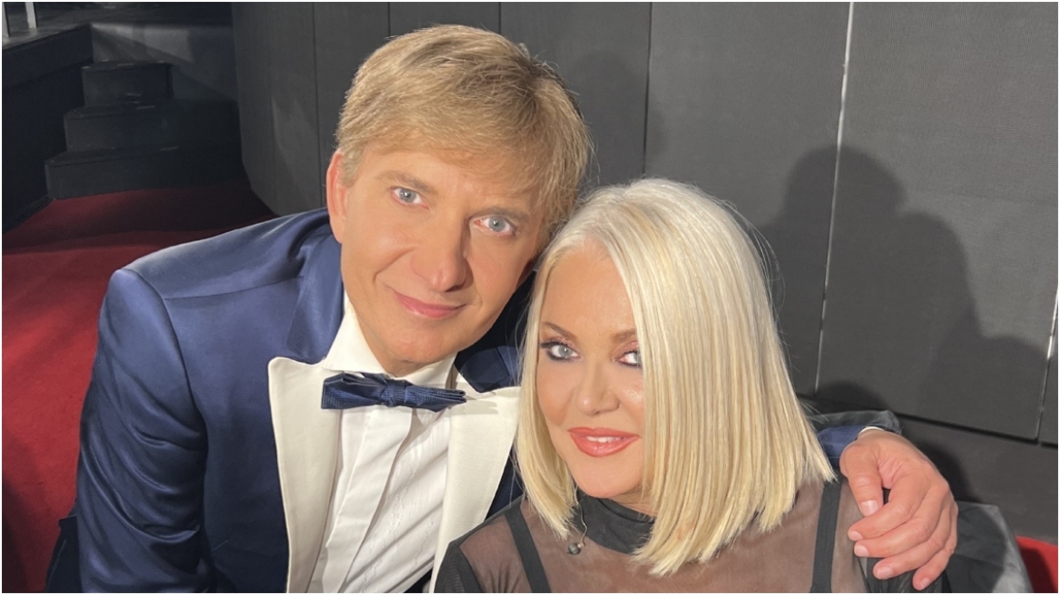 Σπίτι με το MEGA: Δείτε το πρώτο μουσικό απόσπασμα - Ο Μάκης Δελαπόρτας ερμηνεύει το «Σου Το 'Πα Μια Και Δυο Και Τρεις»