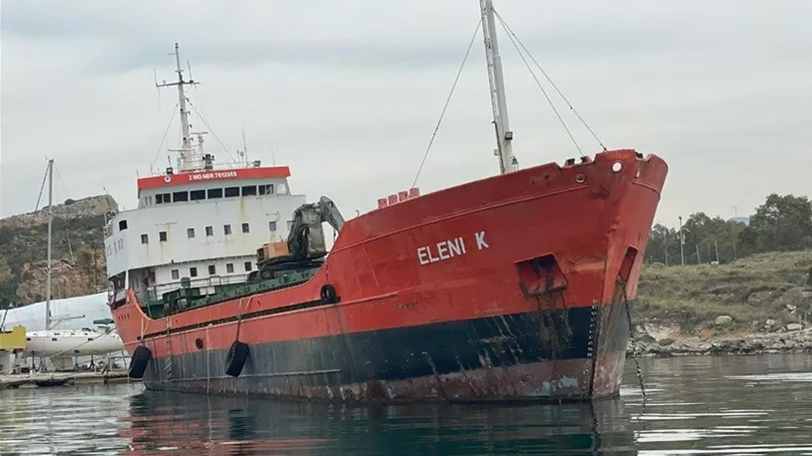 «Ελένη Κ»: Ένα βαπόρι από τον Πειραιά με… ρότα για το σφυρί (pics)