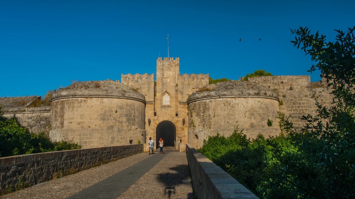 Ρόδος: Συνελήφθησαν 4 ανήλικοι και οι γονείς τους για οπαδικό επεισόδιο