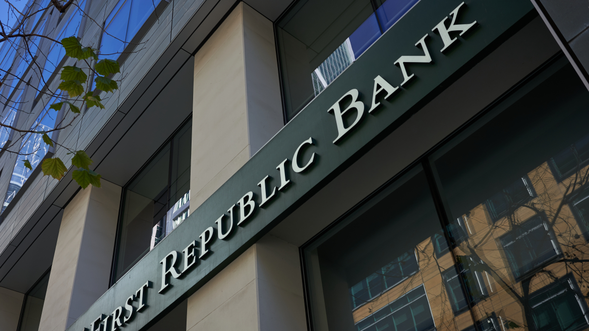 First Republic Bank: «Η διάσωσή της θα βοηθήσει να σταθεροποιηθεί το σύστημα» λέει ο επικεφαλής της JPMorgan