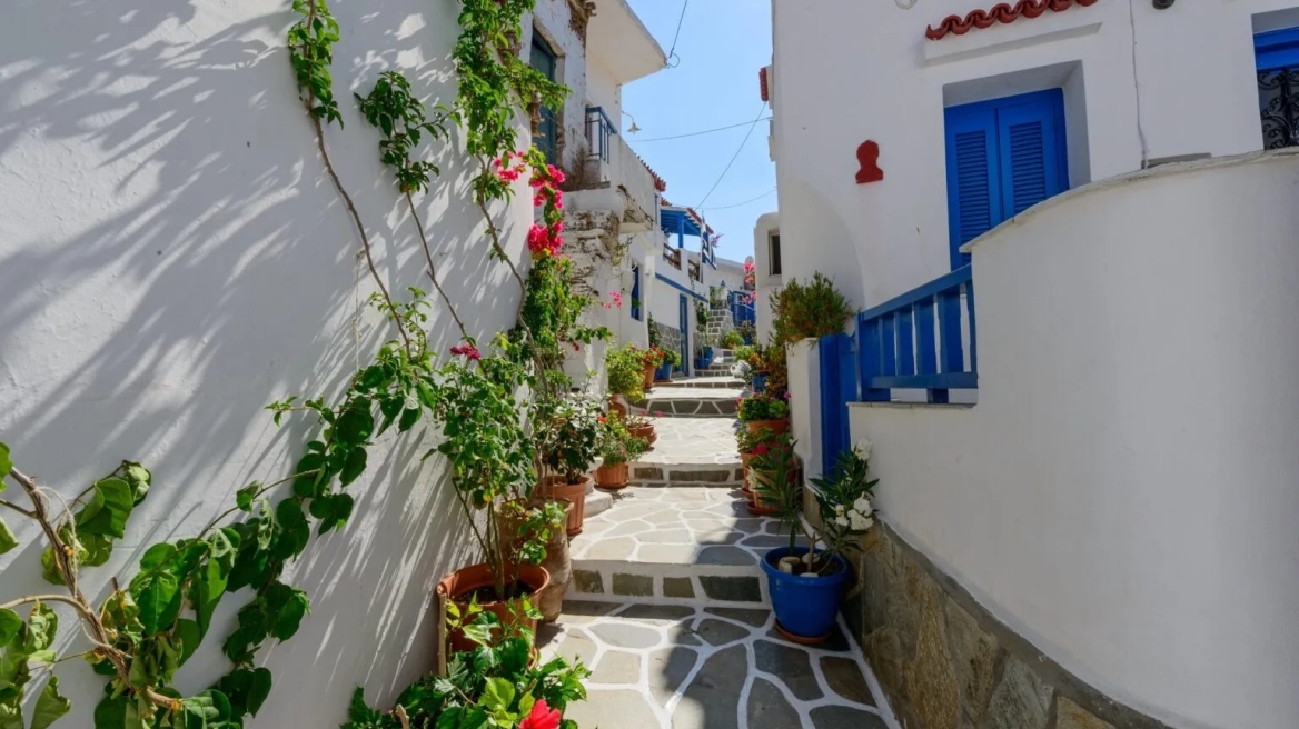 Δρυοπίδα: Το πανέμορφο χωριό της Κύθνου με τις κεραμοσκεπείς στέγες