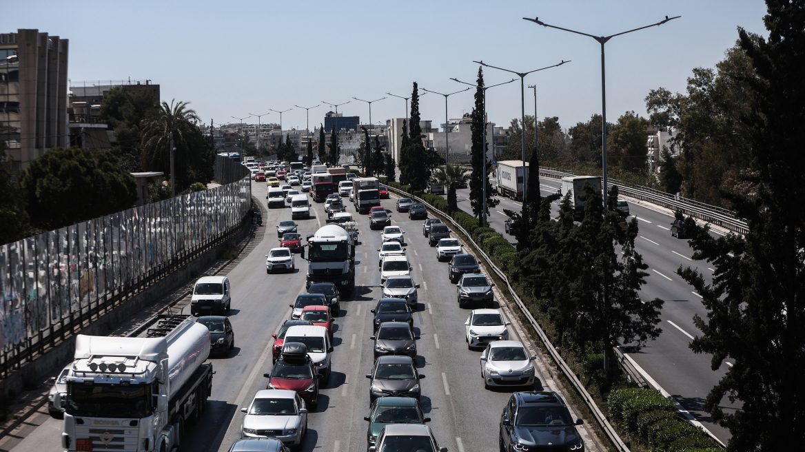 Κίνηση στους δρόμους: Χάος για ακόμα μια ημέρα σε Κηφισό, Αττική Οδό και Λεωφόρο Αθηνών