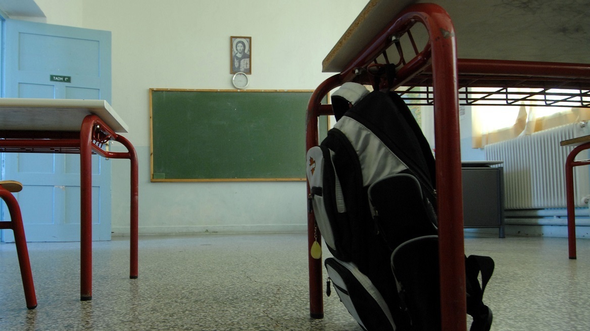 Χαϊδάρι: Μαθητής ΕΠΑΛ είχε όπλο μέσα στην τσάντα του! - Συνελήφθη μαζί με τον πατέρα του