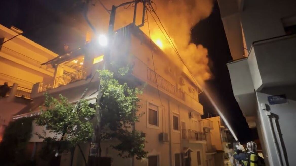Θήβα: Τραυματίστηκε 65χρονος από φωτιά σε πολυκατοικία - Δείτε βίντεο