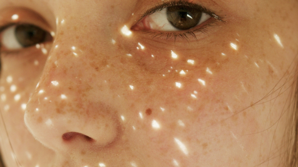 Τρία λεπτόρρευστα αντηλιακά που θα λατρέψετε αν έχετε λιπαρή επιδερμίδα