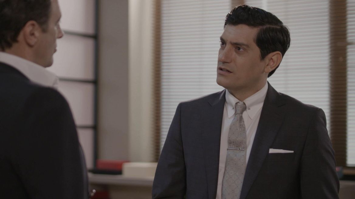 Ο Παράδεισος των κυριών: Η αποκάλυψη του Αποστόλη στον Ντίνο τον βγάζει εκτός εαυτού