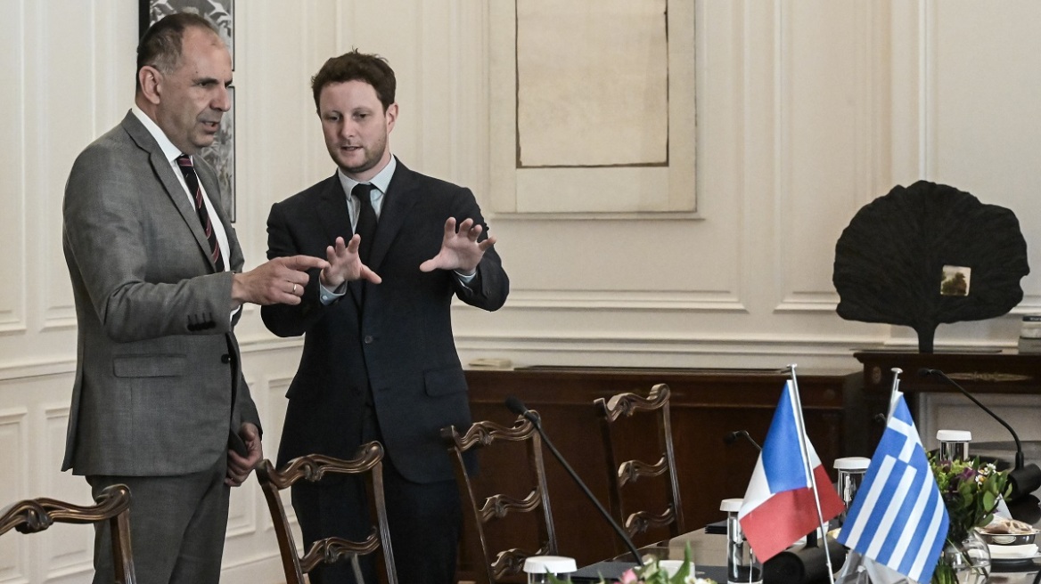 Γεραπετρίτης: Υπεγράφη συμφωνία με τη Γαλλία για τη μεταφορά τεχνογνωσίας στον σιδηροδρομικό τομέα